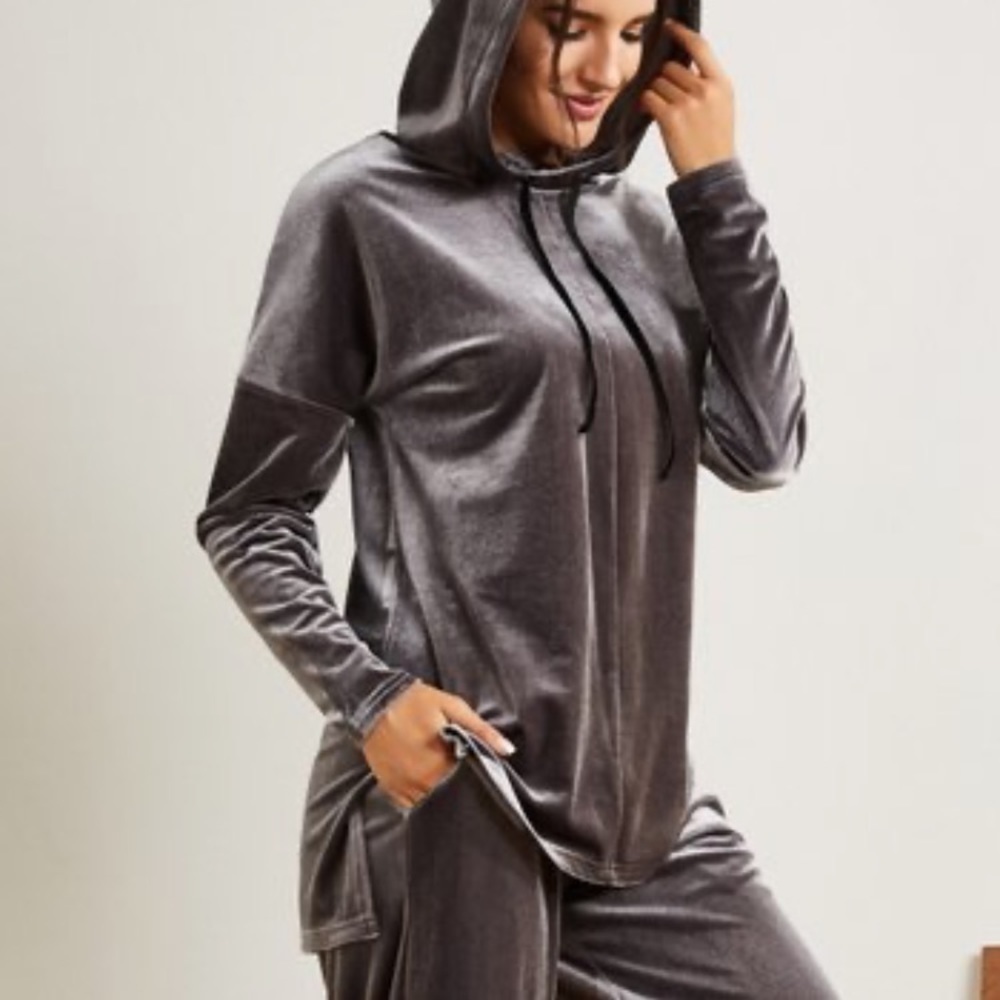 Simple by Sizzane Betro Top size 2X gray velvet pullover hooded casual